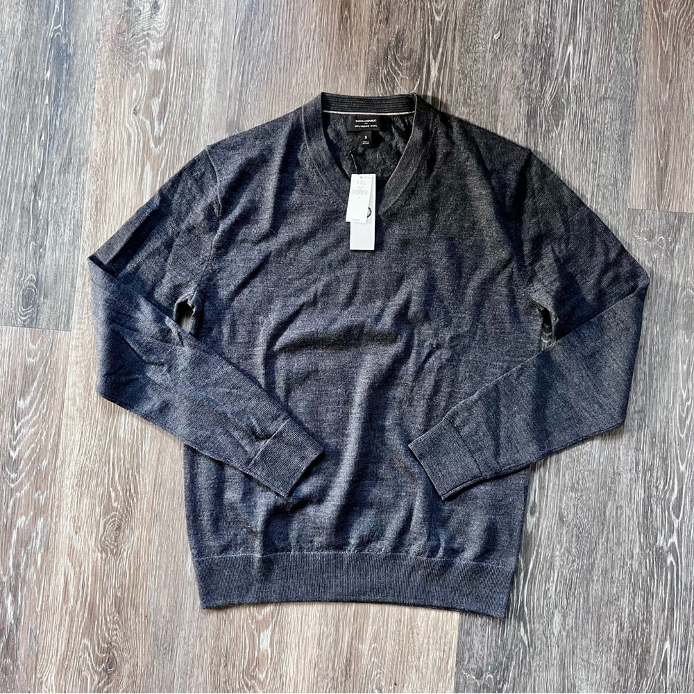 NEW: Banana Republic Men's Charcoal Merino V-Neck Sweater